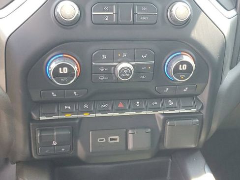 Used 2021 Chevrolet Silverado 1500 LT Trail Boss w/ Convenience Package II AWD/4WD image 19