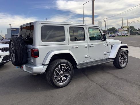 Used 2023 Jeep Wrangler Unlimited Sahara image 34