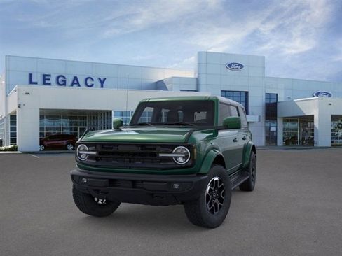 New 2025 Ford Bronco Outer Banks image 2