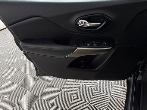 Used 2021 Jeep Cherokee Latitude Lux w/ Comfort/Convenience Group image 10