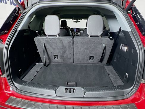 Used 2023 Ford Explorer XLT w/ Equipment Group 202A image 30