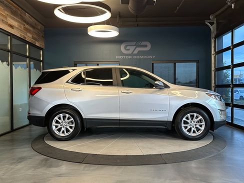 Used 2021 Chevrolet Equinox LT AWD/4WD image 2