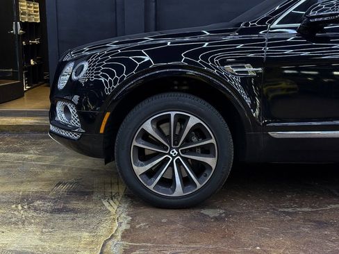 Used 2017 Bentley Bentayga image 3