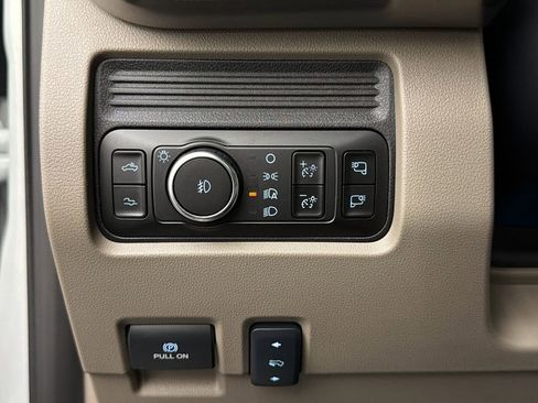 Used 2026 Ford F450 Platinum w/ Platinum Plus Package image 32