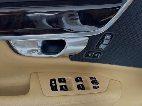 Used 2017 Volvo S90 T5 Momentum w/ Convenience Package image 17