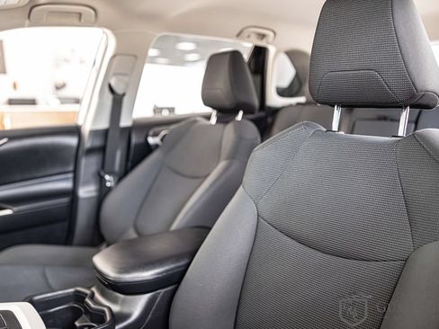 Used 2020 Toyota RAV4 LE w/ All Weather Liner Package AWD/4WD image 18