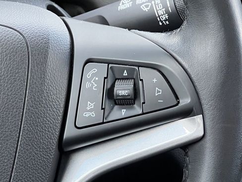 Used 2022 Chevrolet Trax LT w/ LT Convenience Package AWD/4WD image 28