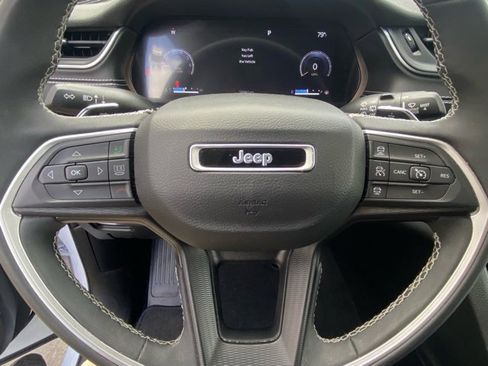Used 2023 Jeep Grand Cherokee Laredo w/ Luxury Tech Group I image 15