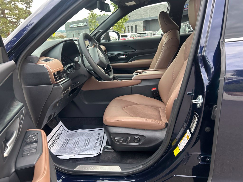 Used 2024 Toyota Grand Highlander AWD Hybrid image 24