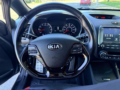 Used 2017 Kia Forte SX FWD image 19