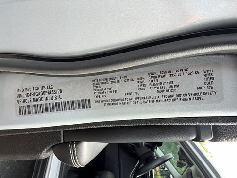 Used 2023 Jeep Grand Cherokee Laredo RWD image 30