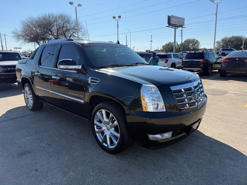 Used 2013 Cadillac Escalade EXT Premium image 3