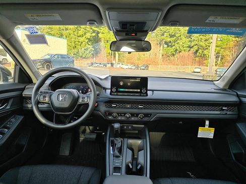 Certified 2025 Honda Accord SE image 6