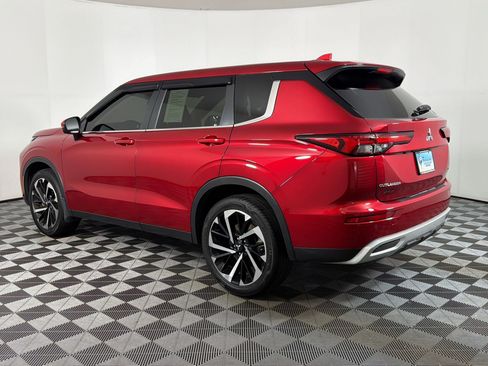 Used 2024 Mitsubishi Outlander SE FWD image 2