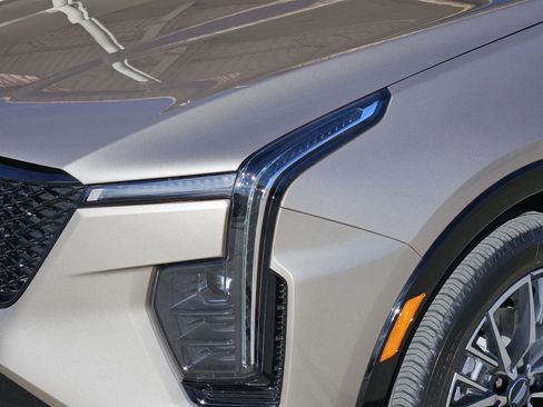 Used 2024 Cadillac XT4 Sport image 11