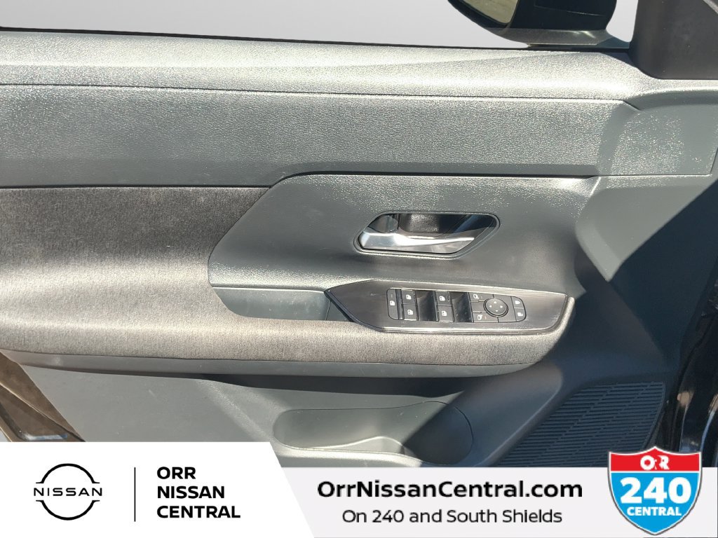 Used 2025 Nissan Kicks SV FWD image 16