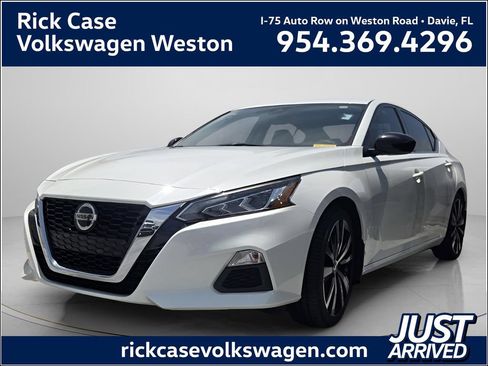 Used 2021 Nissan Altima 2.5 SR FWD image 1