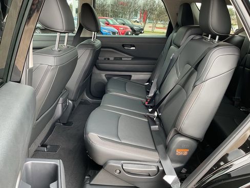 New 2026 Nissan Pathfinder SL image 15