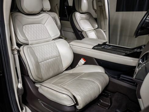 Used 2020 Lincoln Navigator Black Label w/ Cargo Convenience Package image 30