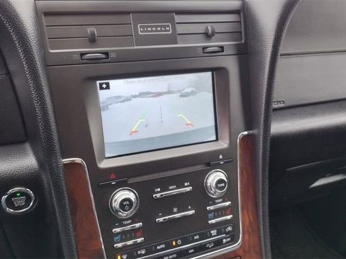 Used 2017 Lincoln Navigator Select image 13