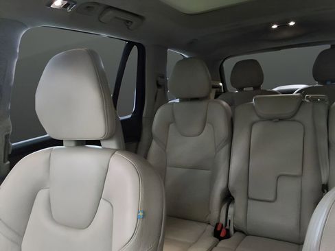 Used 2021 Volvo XC90 T6 Momentum w/ Climate Package AWD/4WD image 28