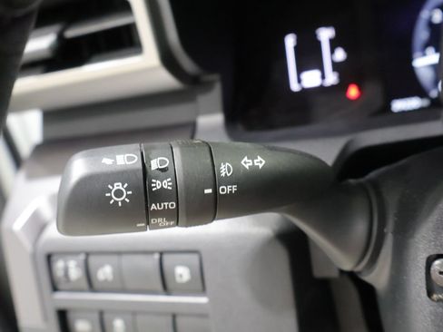 Used 2025 Toyota 4Runner SR5 AWD/4WD image 37