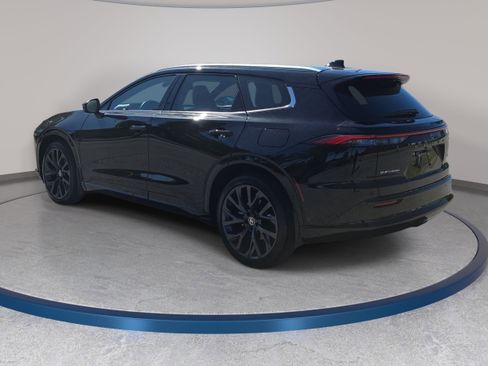 Used 2025 Toyota Crown Signia w/ Advanced Technology Package image 7