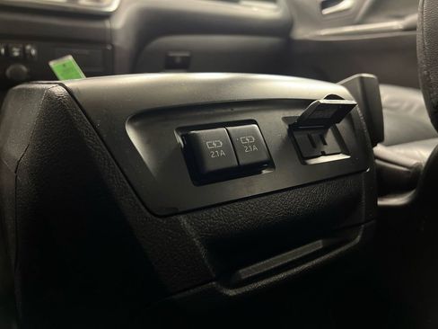 Used 2019 Toyota Sienna SE Premium w/ Carpet Mat Package image 33