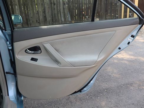 Used 2009 Toyota Camry LE FWD image 26