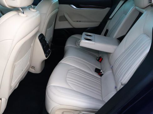 Used 2017 Maserati Levante image 19