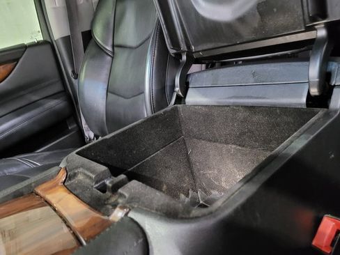 Used 2015 Cadillac Escalade Premium image 43