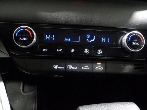 Used 2023 Hyundai Elantra SEL FWD image 14