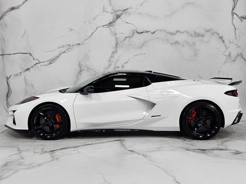 Used 2025 Chevrolet Corvette E-Ray AWD/4WD image 7