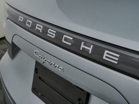 Certified 2023 Porsche Cayenne AWD/4WD image 38