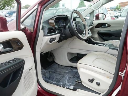 Used 2021 Chrysler Pacifica Limited w/ Premium & Safety Sphere Group AWD/4WD image 12