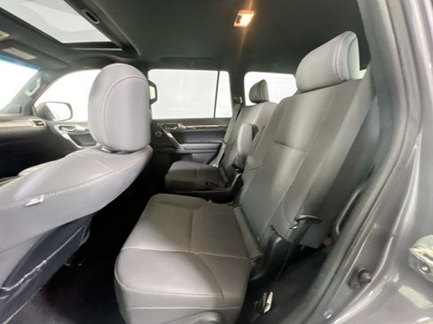 Used 2022 Lexus GX 460 Premium w/ Accessory Package image 24