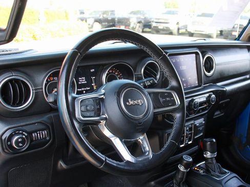 Used 2021 Jeep Gladiator Overland w/ Popular Equipment Package image 17