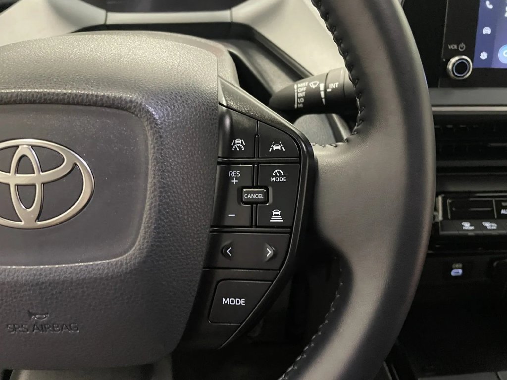 Used 2025 Toyota Prius LE FWD image 20