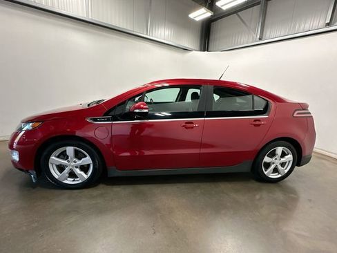 Used 2013 Chevrolet Volt w/ Enhanced Safety Package 2 FWD image 2