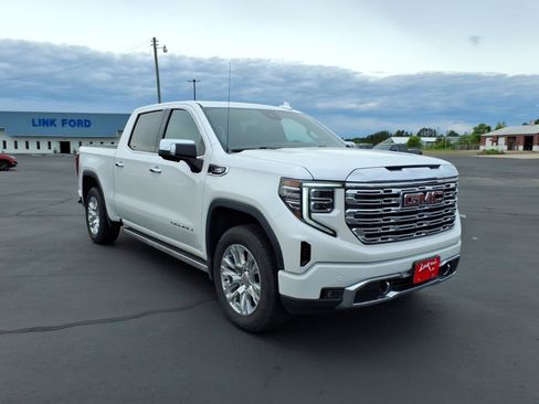 Used 2023 GMC Sierra 1500 Denali w/ Technology Package AWD/4WD image 8