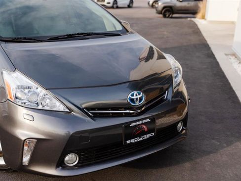 Used 2013 Toyota Prius V Five image 3