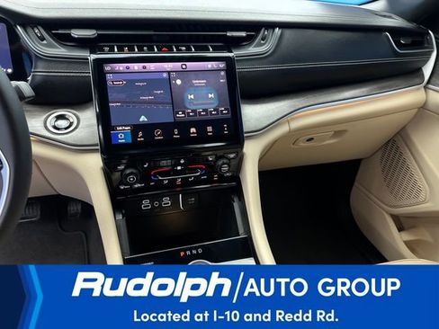 Used 2024 Jeep Grand Cherokee Limited w/ Black Appearance Package image 17