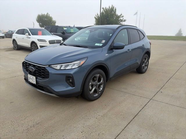 Used 2025 Ford Escape ST-Line Select AWD/4WD image 4