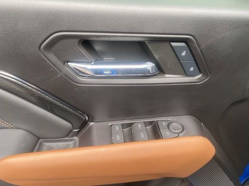 Used 2024 GMC Canyon AT4 w/ Technology Package image 11