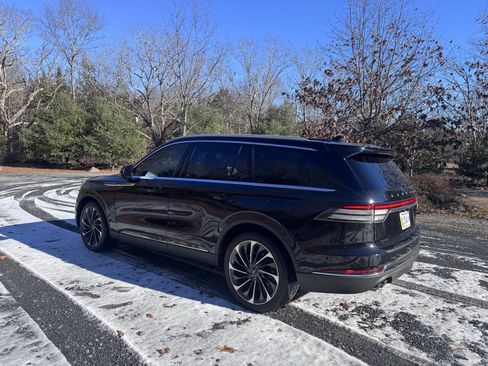 Used 2020 Lincoln Aviator Reserve w/ Equipment Group 202A image 3