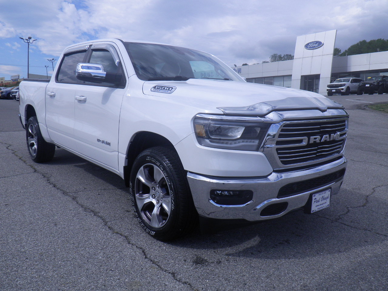 Used 2023 RAM 1500 Laramie AWD/4WD image 1
