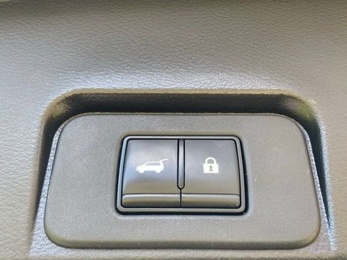 Used 2023 Nissan Rogue SL AWD/4WD image 19