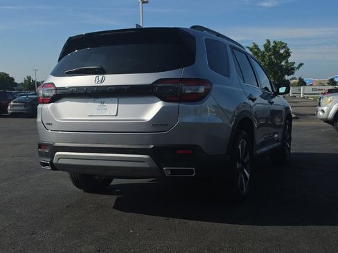 Certified 2024 Honda Pilot Touring image 9