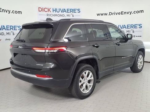 Used 2023 Jeep Grand Cherokee Limited AWD/4WD image 4