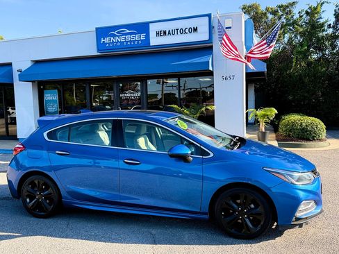 Used 2017 Chevrolet Cruze Premier FWD image 6